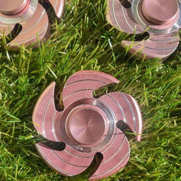 8 Metal Fidget Spinners Each With Case | 5 Pink | 2 Blue | 1 Red - Picture 5 of 8